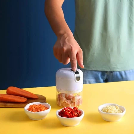 Mini Processador Elétrico de Alimentos Portátil com 3 lâminas de aço inox USB 250 ml Bivolt